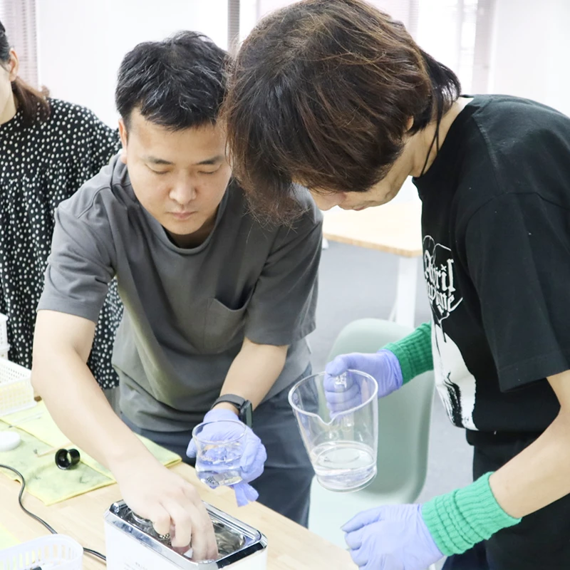 利用者さまをサポートするスタッフの様子